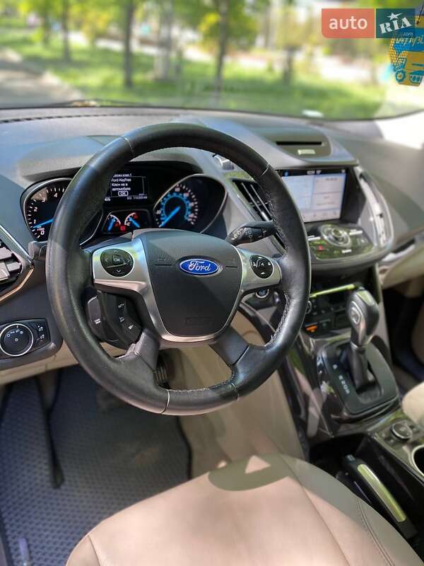 Внедорожник / Кроссовер Ford Escape 2015 в Нововолынске
