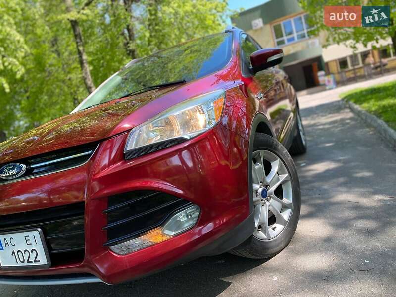 Внедорожник / Кроссовер Ford Escape 2015 в Нововолынске