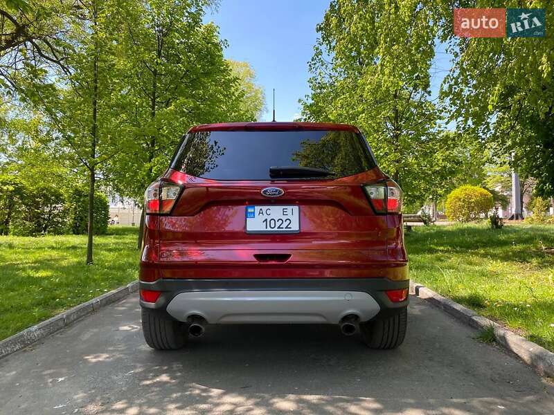 Внедорожник / Кроссовер Ford Escape 2015 в Нововолынске