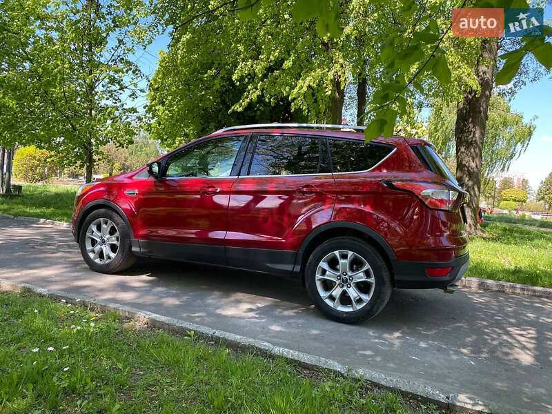 Внедорожник / Кроссовер Ford Escape 2015 в Нововолынске
