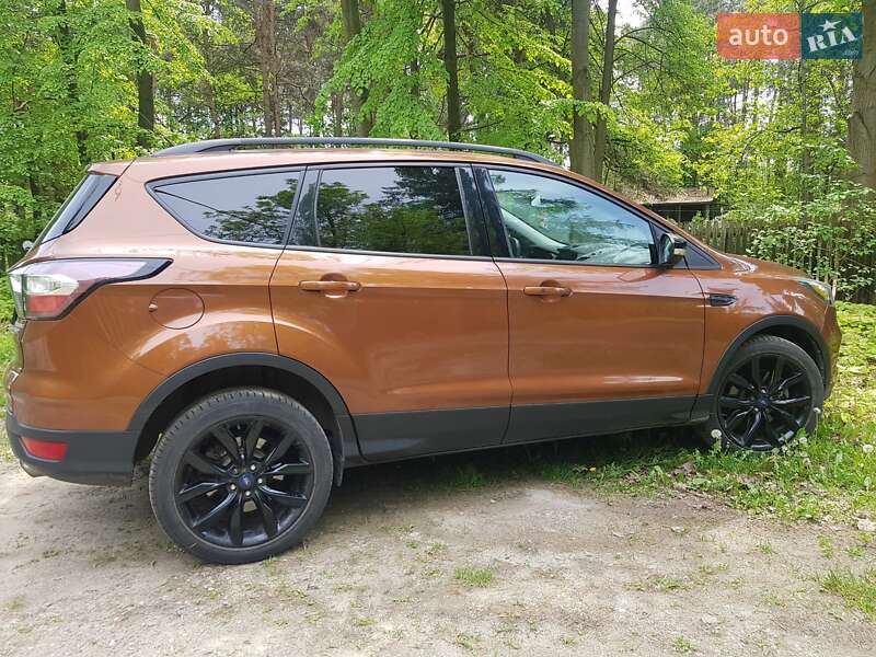 Позашляховик / Кросовер Ford Escape 2016 в Одесі