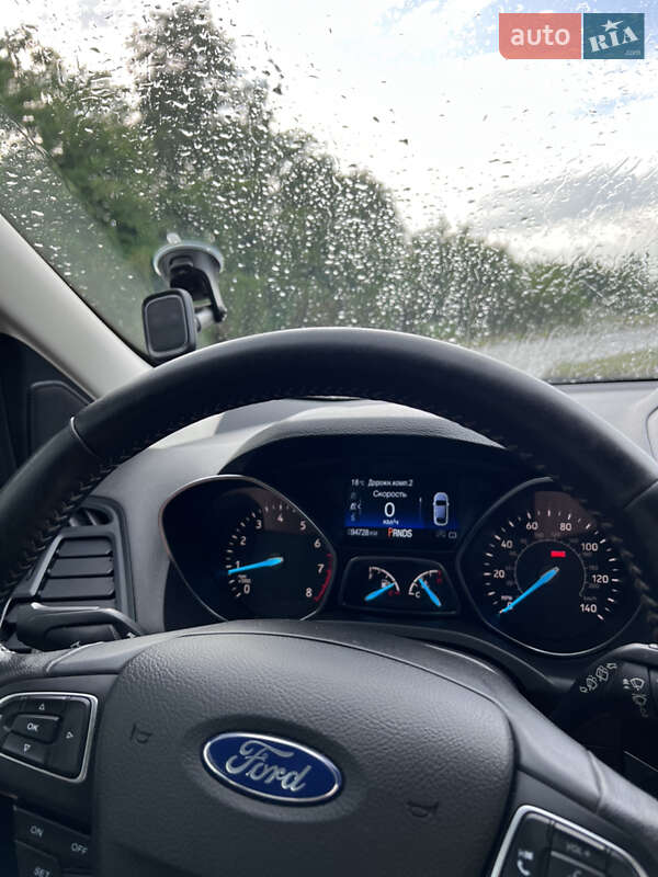 Внедорожник / Кроссовер Ford Escape 2019 в Рени