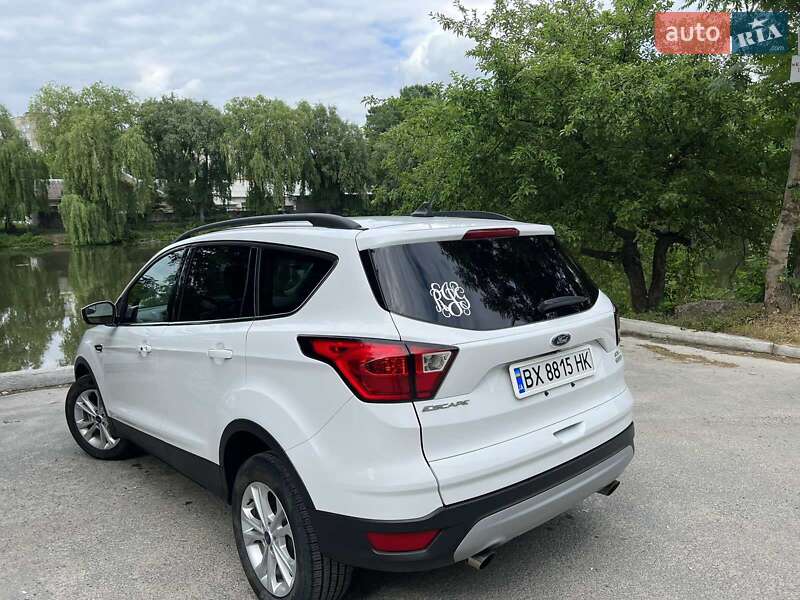 Внедорожник / Кроссовер Ford Escape 2019 в Шепетовке