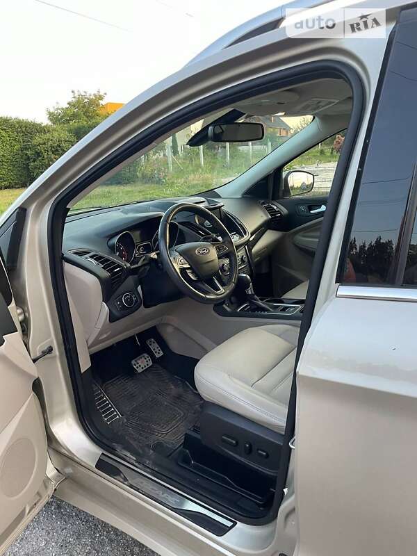 Позашляховик / Кросовер Ford Escape 2016 в Києві