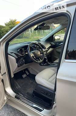 Внедорожник / Кроссовер Ford Escape 2016 в 