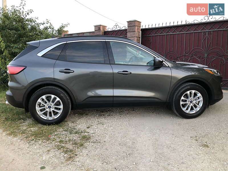 Внедорожник / Кроссовер Ford Escape 2020 в 
