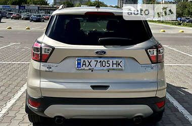 Внедорожник / Кроссовер Ford Escape 2016 в 