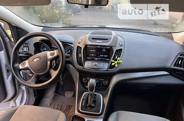 Внедорожник / Кроссовер Ford Escape 2012 в 