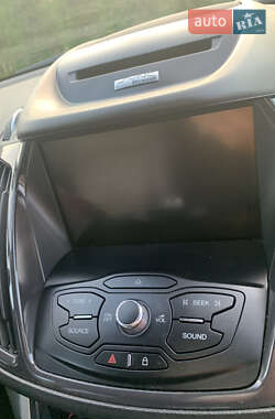 Внедорожник / Кроссовер Ford Escape 2012 в 