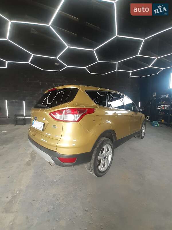 Внедорожник / Кроссовер Ford Escape 2015 в Львове