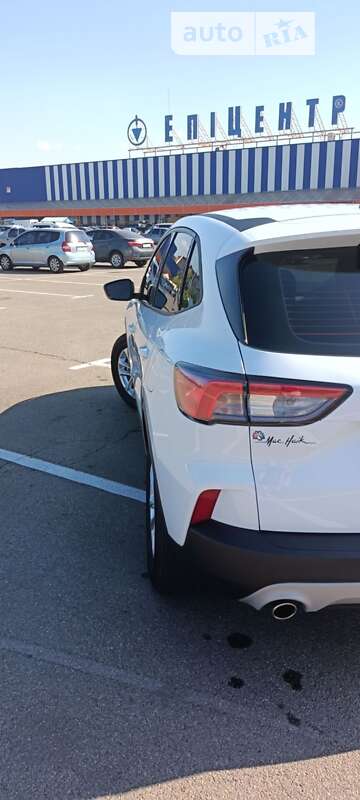 Внедорожник / Кроссовер Ford Escape 2021 в Кривом Роге