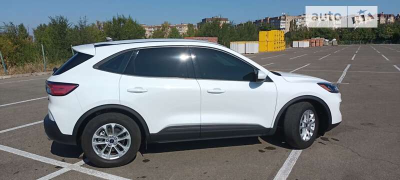 Внедорожник / Кроссовер Ford Escape 2021 в Кривом Роге