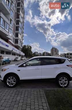 Внедорожник / Кроссовер Ford Escape 2017 в 