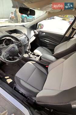 Внедорожник / Кроссовер Ford Escape 2017 в 