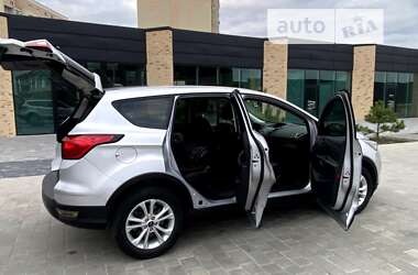 Внедорожник / Кроссовер Ford Escape 2018 в 
