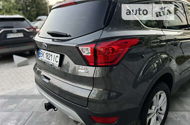 Внедорожник / Кроссовер Ford Escape 2019 в 