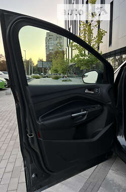 Внедорожник / Кроссовер Ford Escape 2019 в 