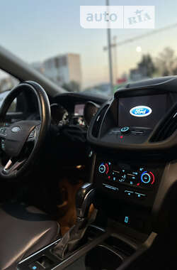 Внедорожник / Кроссовер Ford Escape 2019 в 