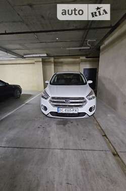 Внедорожник / Кроссовер Ford Escape 2017 в Львове