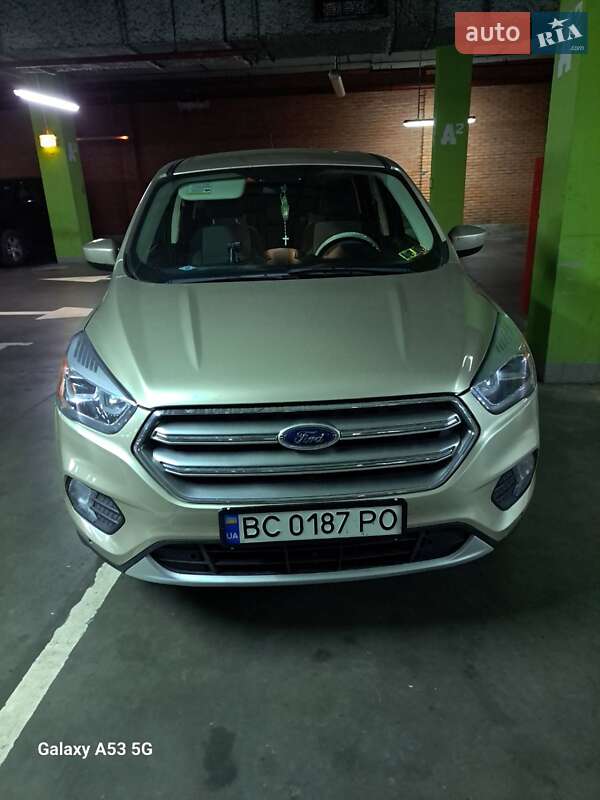 Внедорожник / Кроссовер Ford Escape 2017 в Пустомытах