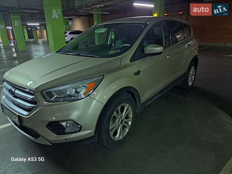 Внедорожник / Кроссовер Ford Escape 2017 в Пустомытах