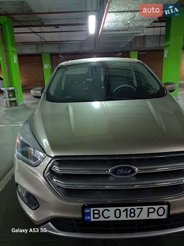 Внедорожник / Кроссовер Ford Escape 2017 в Пустомытах