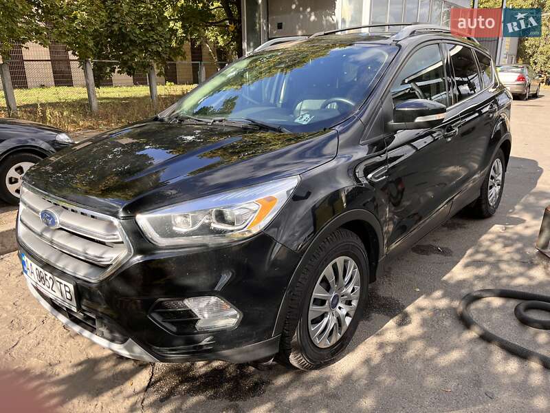 Позашляховик / Кросовер Ford Escape 2016 в Києві