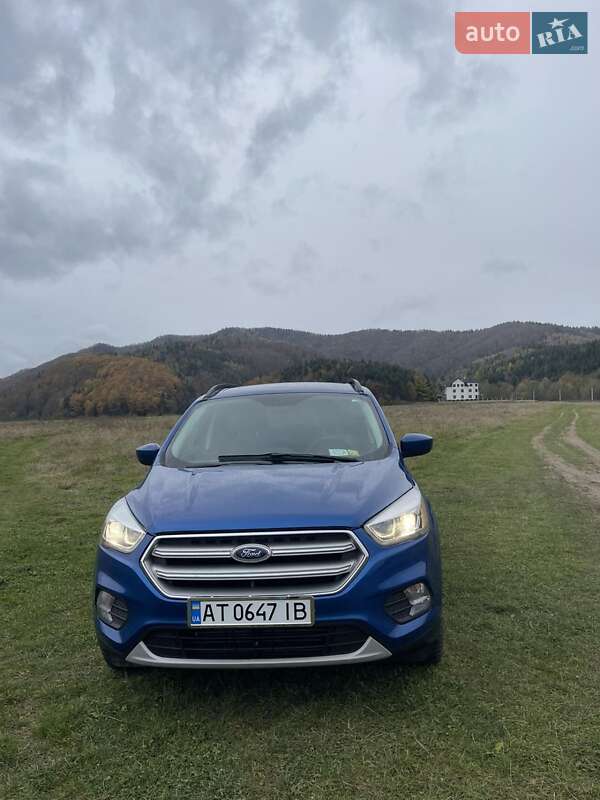 Внедорожник / Кроссовер Ford Escape 2016 в Рожнятове