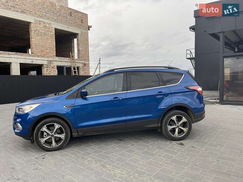 Внедорожник / Кроссовер Ford Escape 2016 в Рожнятове
