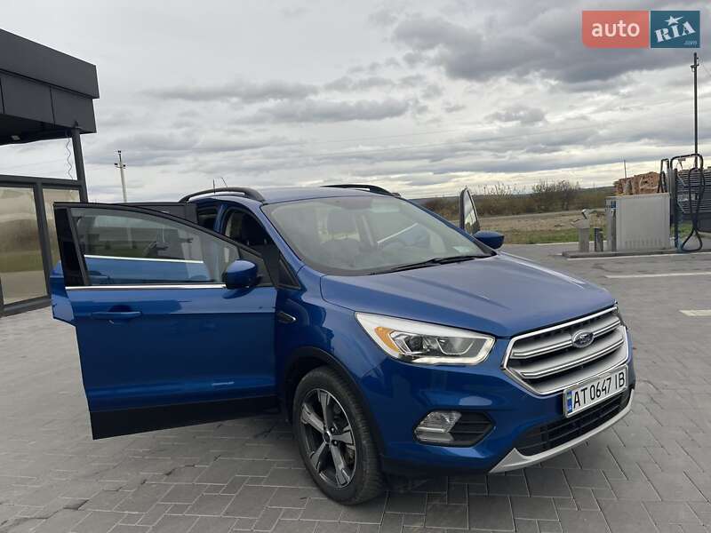 Внедорожник / Кроссовер Ford Escape 2016 в Рожнятове