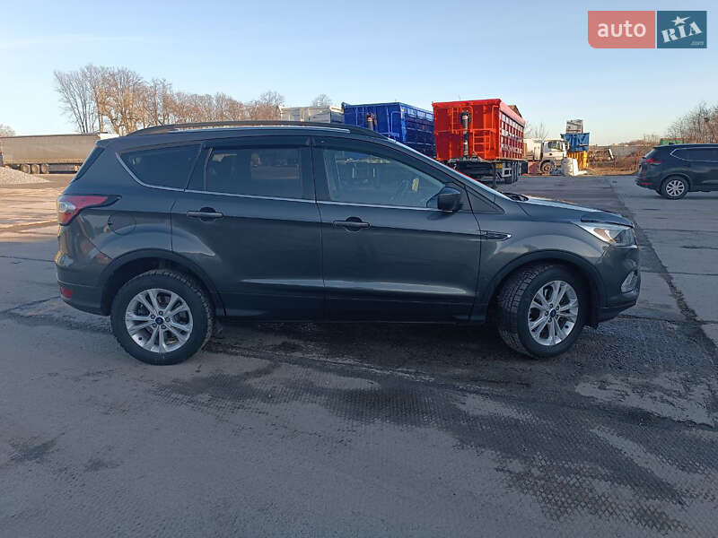 Внедорожник / Кроссовер Ford Escape 2017 в Виннице