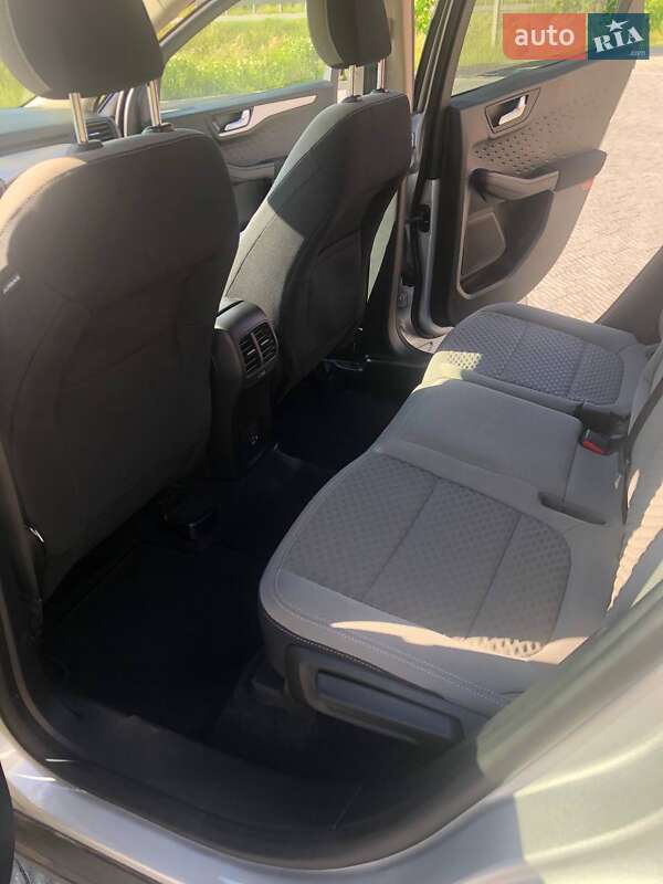 Внедорожник / Кроссовер Ford Escape 2020 в Стрые