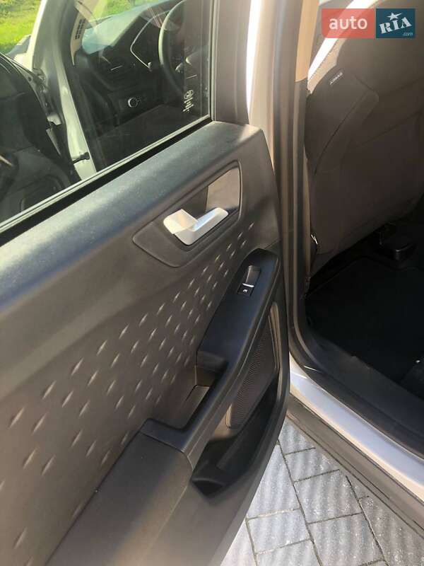 Внедорожник / Кроссовер Ford Escape 2020 в Стрые