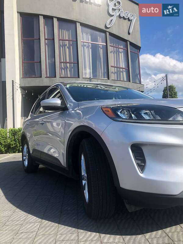 Внедорожник / Кроссовер Ford Escape 2020 в Стрые