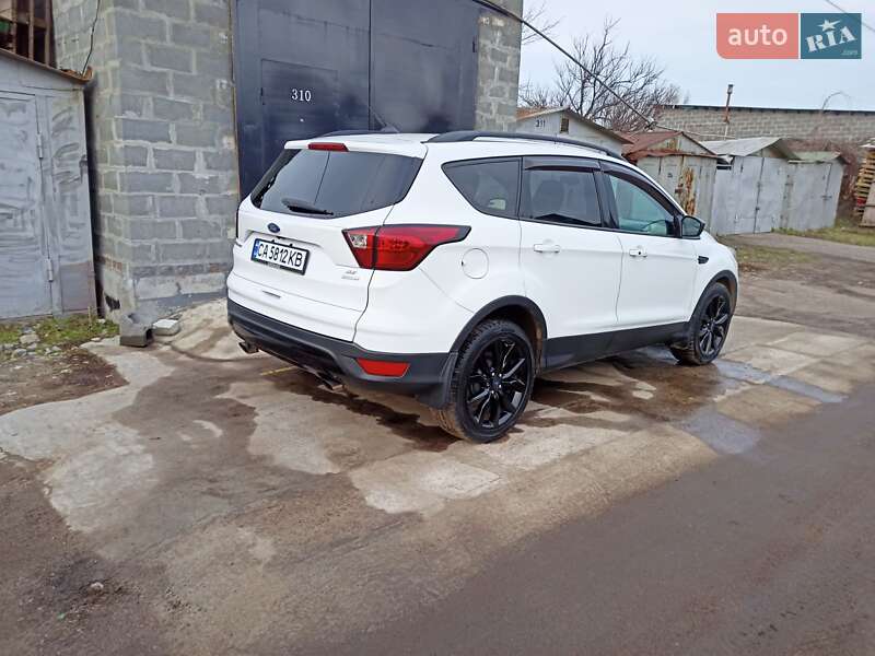 Внедорожник / Кроссовер Ford Escape 2018 в Черкассах