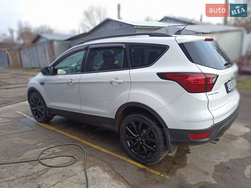 Внедорожник / Кроссовер Ford Escape 2018 в Черкассах