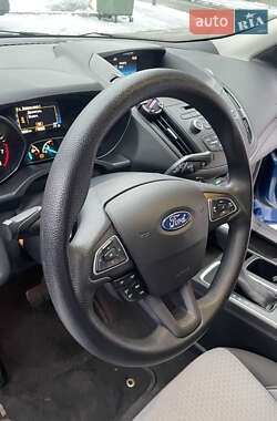 Внедорожник / Кроссовер Ford Escape 2016 в 