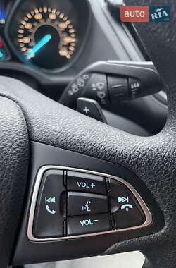 Внедорожник / Кроссовер Ford Escape 2016 в 