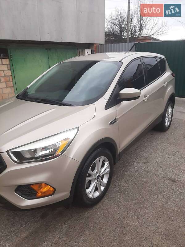 Позашляховик / Кросовер Ford Escape 2017 в 
