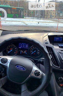 Внедорожник / Кроссовер Ford Escape 2015 в Бурштыне