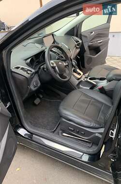 Позашляховик / Кросовер Ford Escape 2014 в 