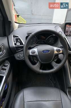 Позашляховик / Кросовер Ford Escape 2014 в 