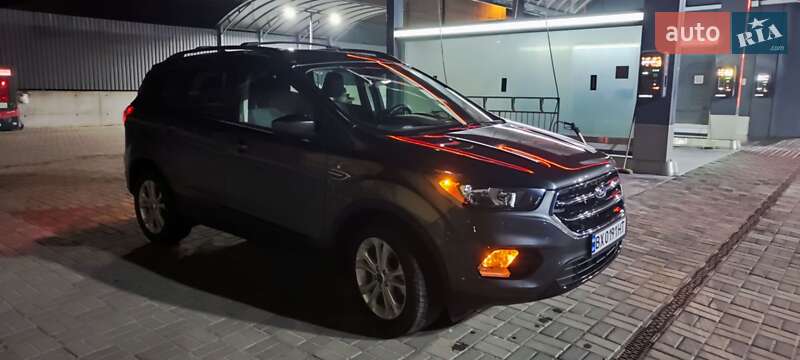Внедорожник / Кроссовер Ford Escape 2018 в Хмельницком