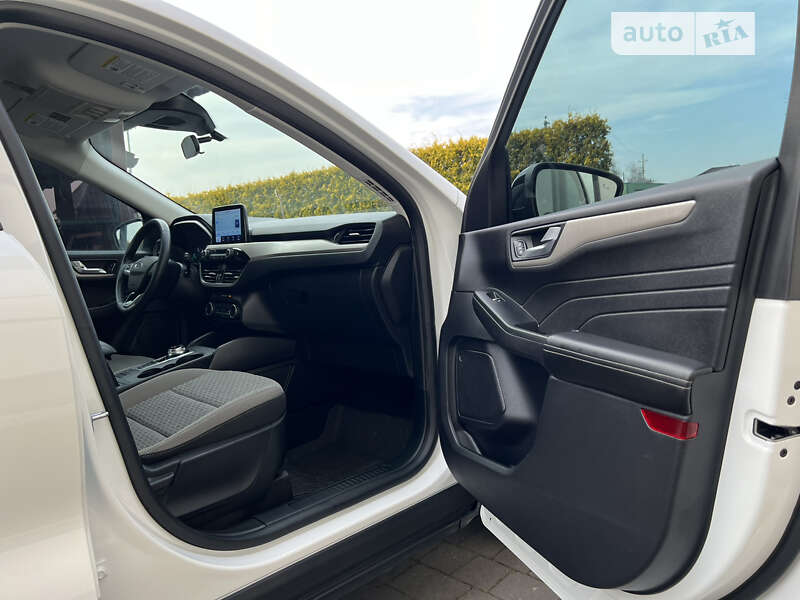 Внедорожник / Кроссовер Ford Escape 2021 в Стрые