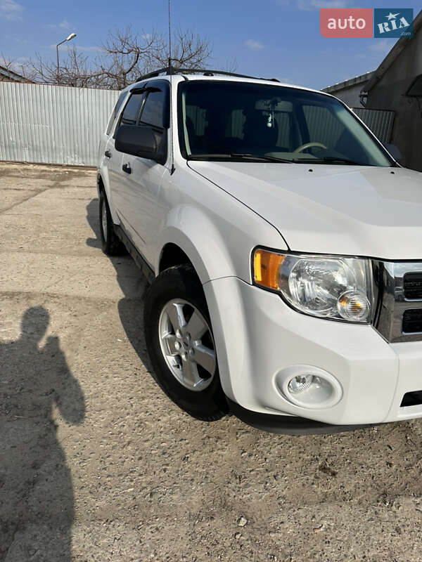 Внедорожник / Кроссовер Ford Escape 2009 в Беляевке