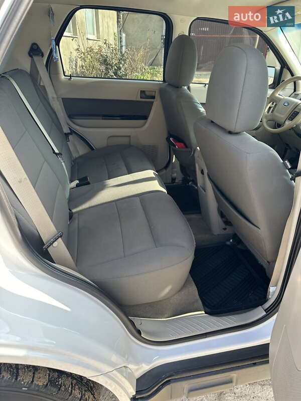 Внедорожник / Кроссовер Ford Escape 2009 в Беляевке
