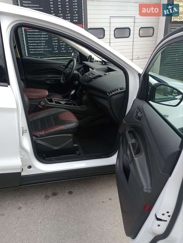 Внедорожник / Кроссовер Ford Escape 2017 в Харькове