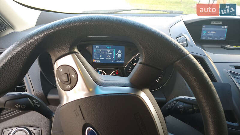 Внедорожник / Кроссовер Ford Escape 2015 в Ивано-Франковске