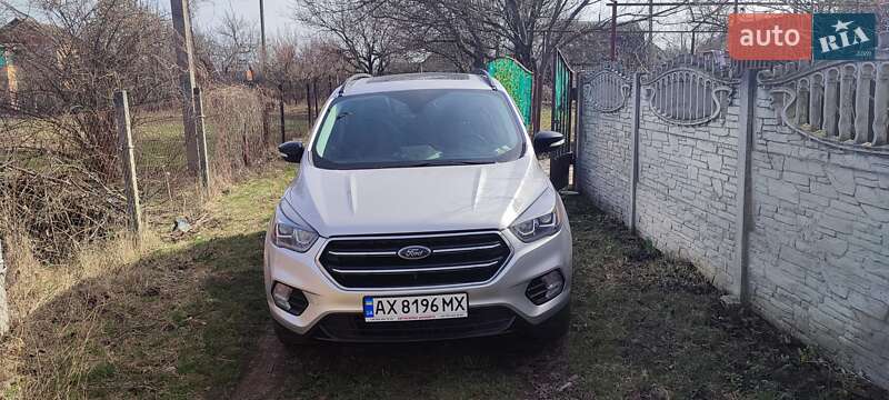 Внедорожник / Кроссовер Ford Escape 2016 в Харькове