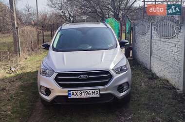 Внедорожник / Кроссовер Ford Escape 2016 в 
